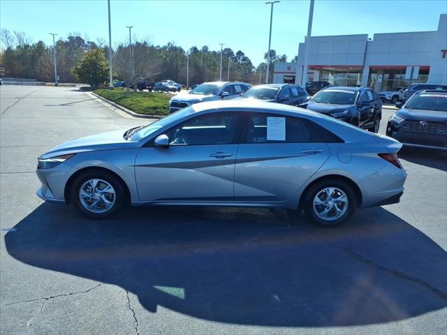 2023 Hyundai Elantra SE