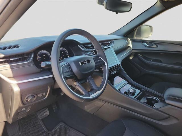 2024 Jeep Grand Cherokee Laredo 4x2