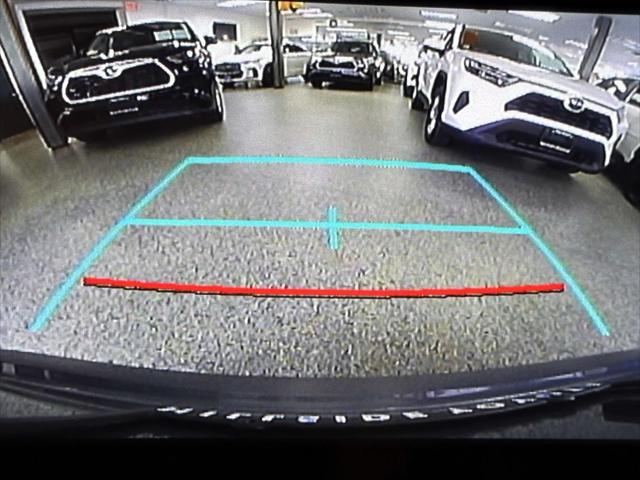 2021 Toyota Corolla LE [23]