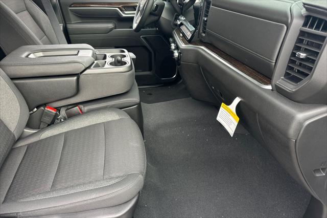 2026 GMC Sierra 2500HD Crew Cab, Standard Bed, SLE, 4WD