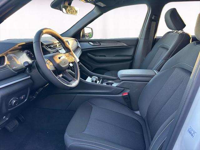 2025 Jeep Grand Cherokee Laredo X 4x4