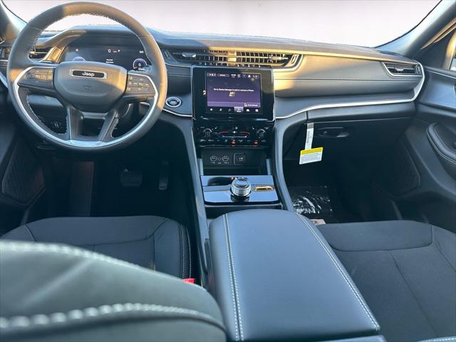 2025 Jeep Grand Cherokee Laredo X 4x4