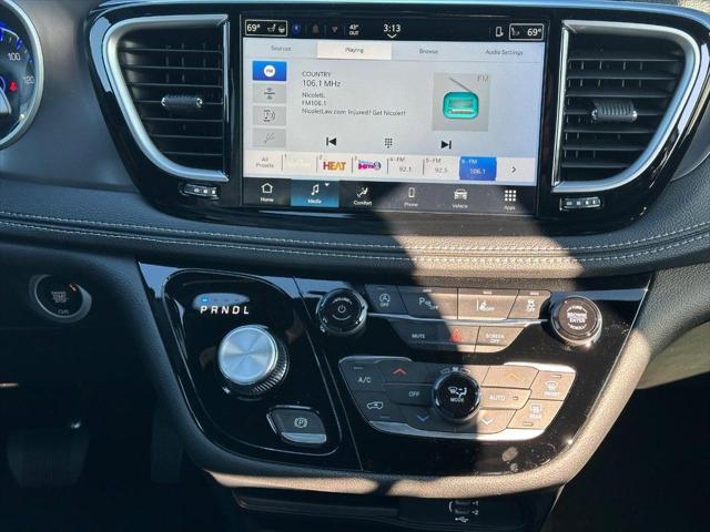 2026 Chrysler Pacifica Select AWD