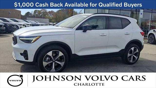 2026 Volvo XC40 Plus, B4 FWD Gas (mild hybrid), Dark