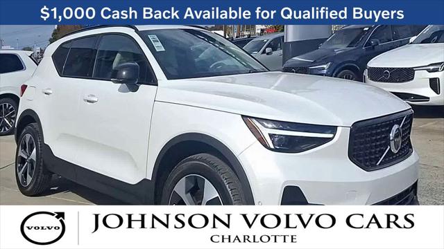 2026 Volvo XC40 Plus, B4 FWD Gas (mild hybrid), Dark