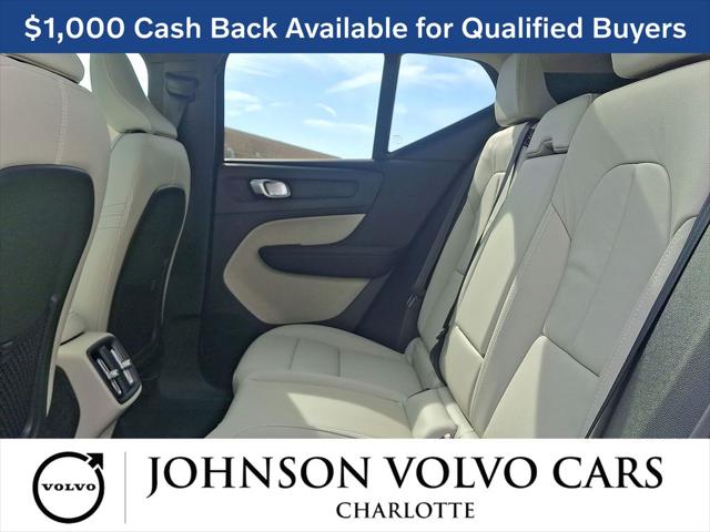 2026 Volvo XC40 Plus, B4 FWD Gas (mild hybrid), Dark