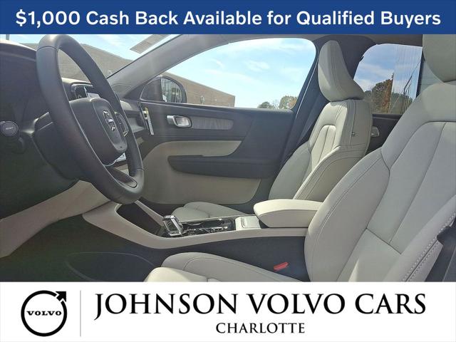 2026 Volvo XC40 Plus, B4 FWD Gas (mild hybrid), Dark