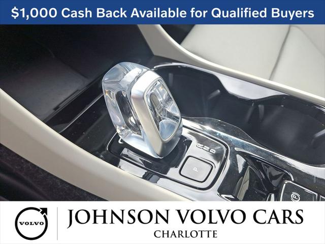 2026 Volvo XC40 Plus, B4 FWD Gas (mild hybrid), Dark