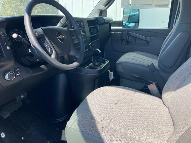 2025 Chevrolet Express Cutaway 4500 Van