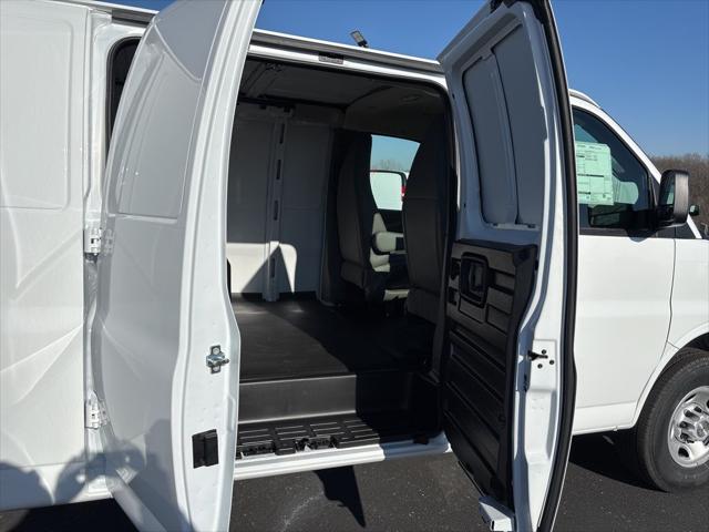 2025 Chevrolet Express Cargo Van RWD 3500 Extended Wheelbase WT