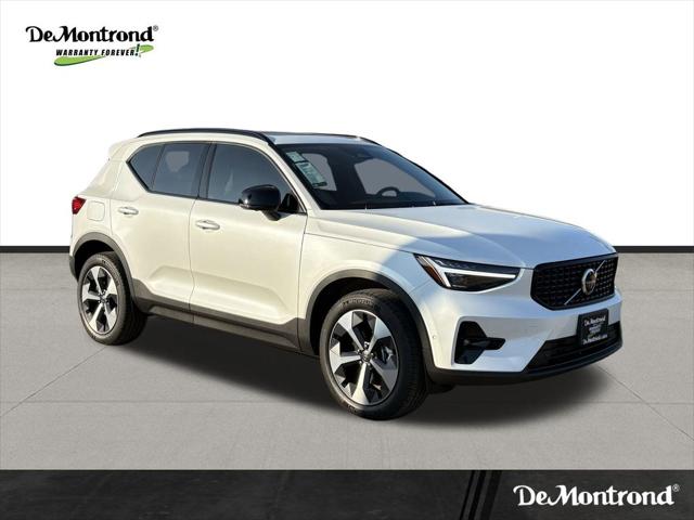 2026 Volvo XC40 Plus, B5 AWD Gas (mild hybrid), Dark