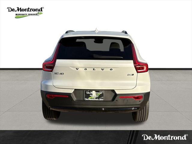 2026 Volvo XC40 Plus, B5 AWD Gas (mild hybrid), Dark