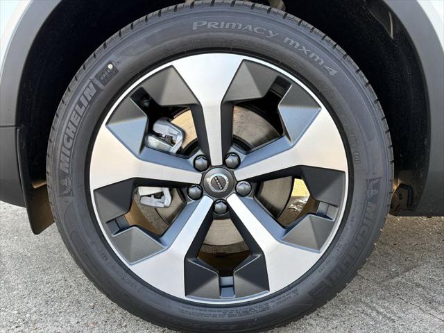 2026 Volvo XC40 Plus, B5 AWD Gas (mild hybrid), Dark