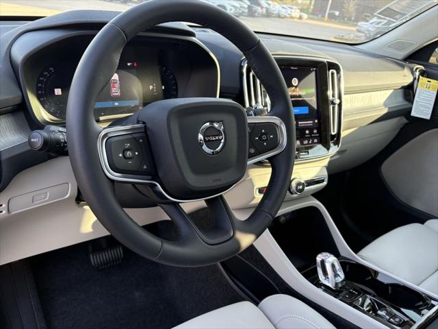 2026 Volvo XC40 Plus, B5 AWD Gas (mild hybrid), Dark