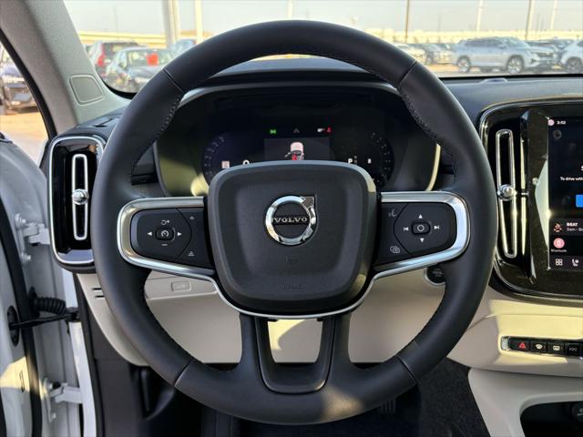 2026 Volvo XC40 Plus, B5 AWD Gas (mild hybrid), Dark