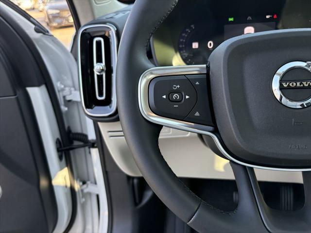 2026 Volvo XC40 Plus, B5 AWD Gas (mild hybrid), Dark
