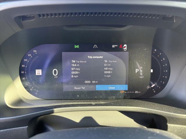 2026 Volvo XC40 Plus, B5 AWD Gas (mild hybrid), Dark