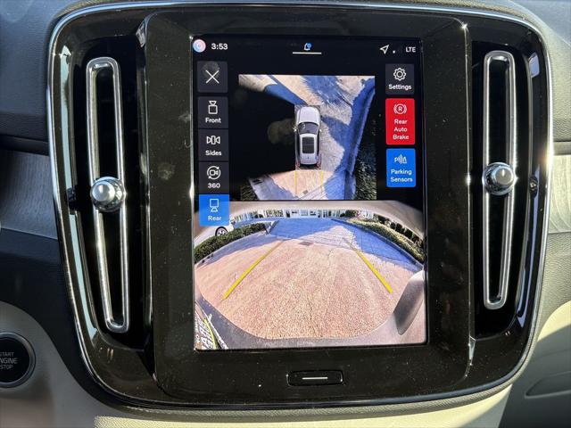 2026 Volvo XC40 Plus, B5 AWD Gas (mild hybrid), Dark