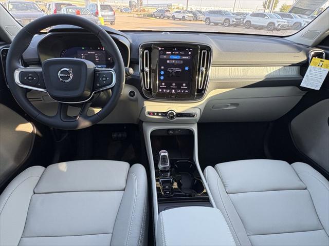 2026 Volvo XC40 Plus, B5 AWD Gas (mild hybrid), Dark