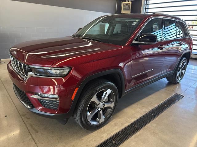 2023 Jeep Grand Cherokee Limited 4x4 2023 Jeep Grand Cherokee Limited 4x4