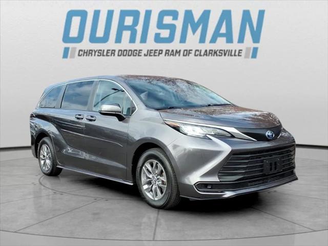 2023 Toyota Sienna LE 2023 Toyota Sienna LE