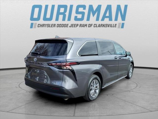 2023 Toyota Sienna LE 2023 Toyota Sienna LE