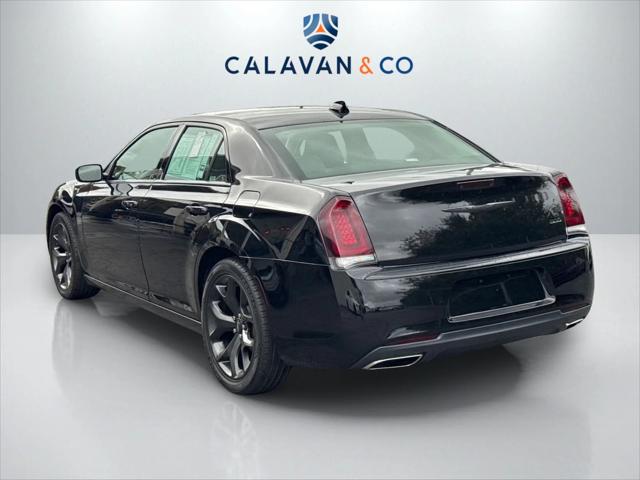 2022 Chrysler 300 Touring 2022 Chrysler 300 Touring