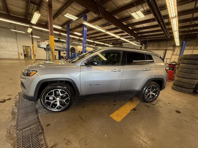 2024 Jeep Compass Latitude 4x4 2024 Jeep Compass Latitude 4x4