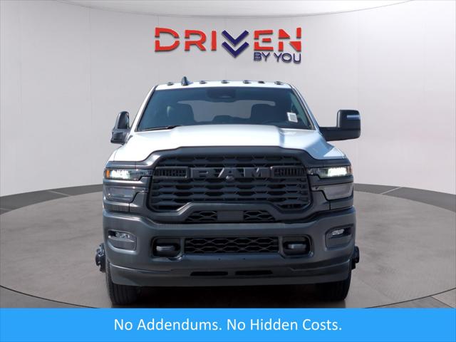 2025 RAM Ram 3500 Chassis Cab RAM 3500 TRADESMAN CREW CAB CHASSIS 4X4 60 CA