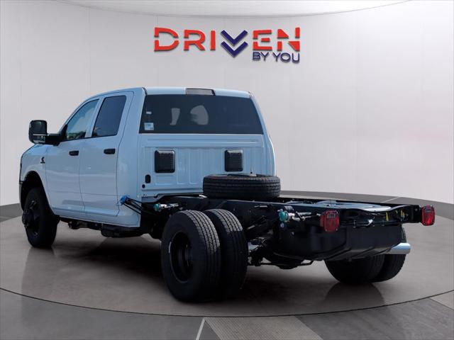 2025 RAM Ram 3500 Chassis Cab RAM 3500 TRADESMAN CREW CAB CHASSIS 4X4 60 CA