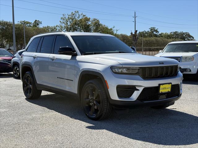 2022 Jeep Grand Cherokee Altitude 4x4 2022 Jeep Grand Cherokee Altitude 4x4