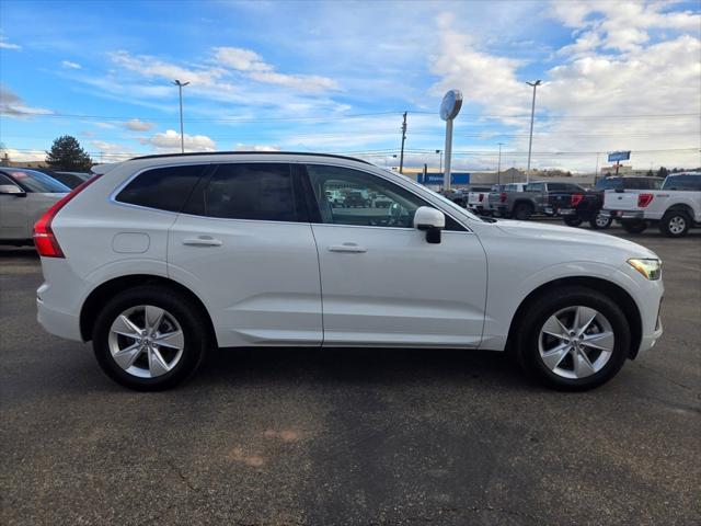 2022 Volvo XC60 B5 Momentum