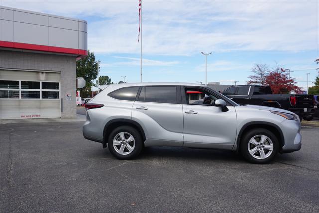 2024 Toyota Highlander LE