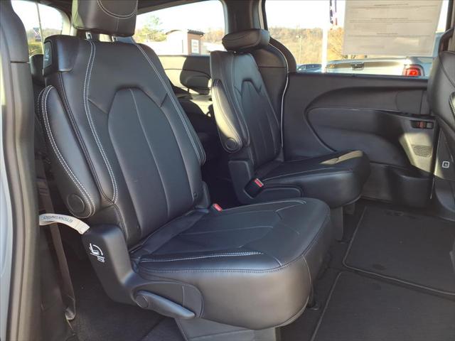 2026 Chrysler Pacifica Select AWD
