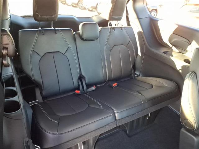 2026 Chrysler Pacifica Select AWD