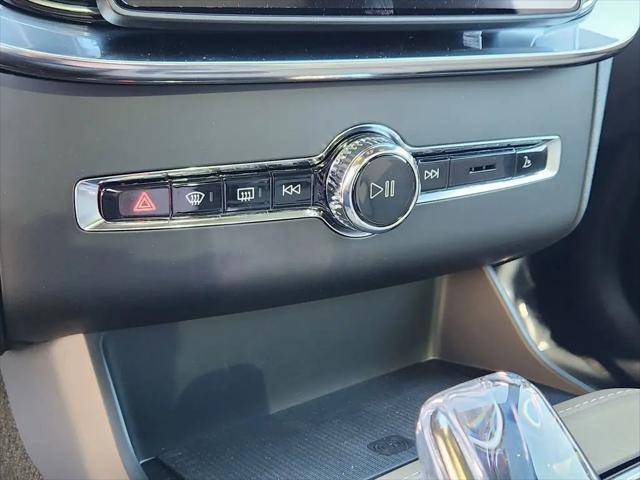 2026 Volvo XC90 Plus, B6 AWD Gas (mild hybrid), Gasoline, Bright, 7 Seats