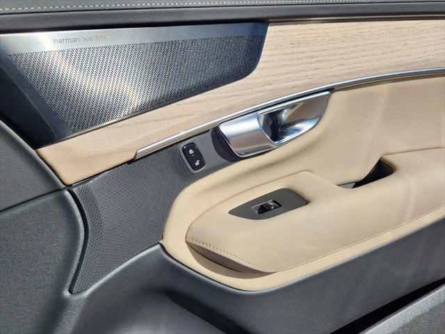 2026 Volvo XC90 Plus, B6 AWD Gas (mild hybrid), Gasoline, Bright, 7 Seats