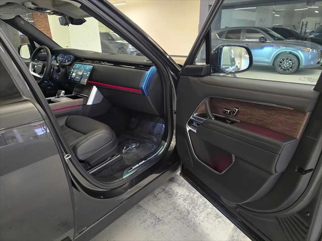 2025 Land Rover Range Rover P530 SE 7 Seat