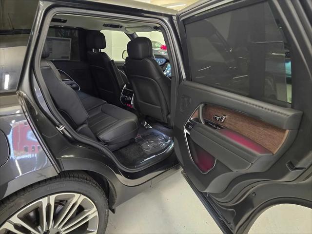 2025 Land Rover Range Rover P530 SE 7 Seat