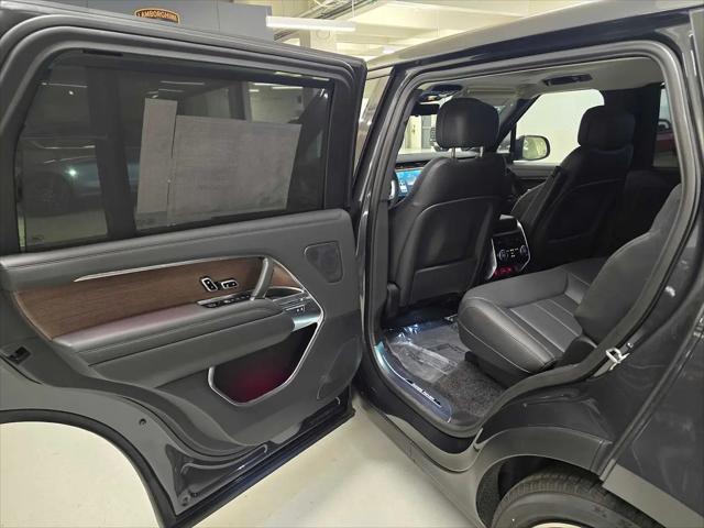 2025 Land Rover Range Rover P530 SE 7 Seat