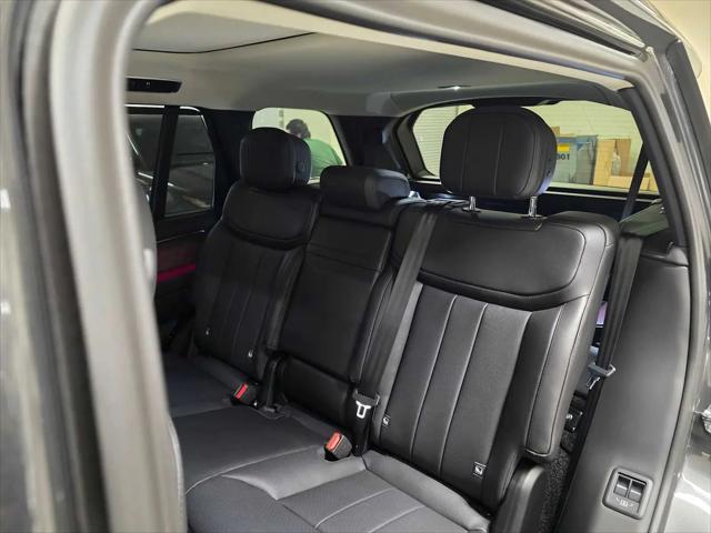 2025 Land Rover Range Rover P530 SE 7 Seat