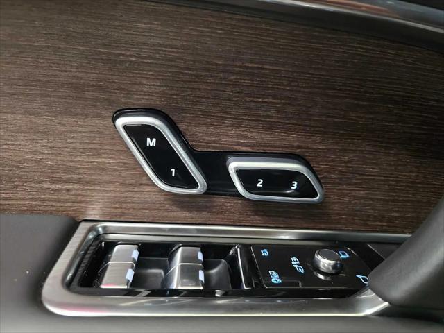 2025 Land Rover Range Rover P530 SE 7 Seat