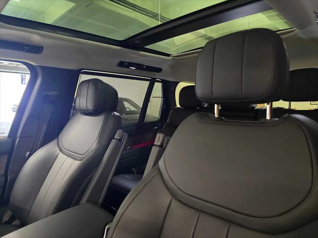 2025 Land Rover Range Rover P530 SE 7 Seat