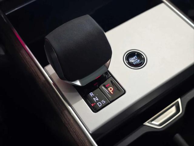 2025 Land Rover Range Rover P530 SE 7 Seat
