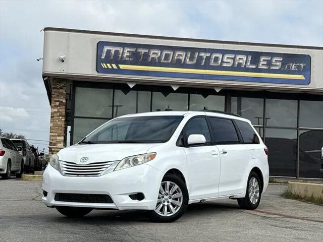 2017 Toyota Sienna LE 7 Passenger for sale in Arlington, TX