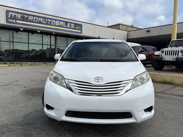 2017 Toyota Sienna LE 7 Passenger
