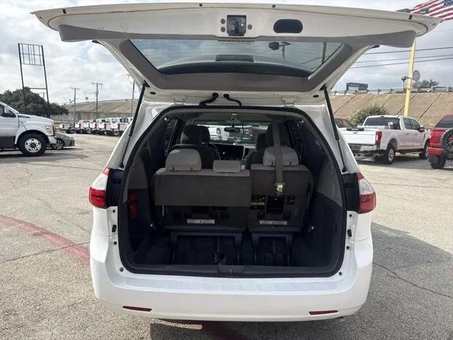 2017 Toyota Sienna LE 7 Passenger