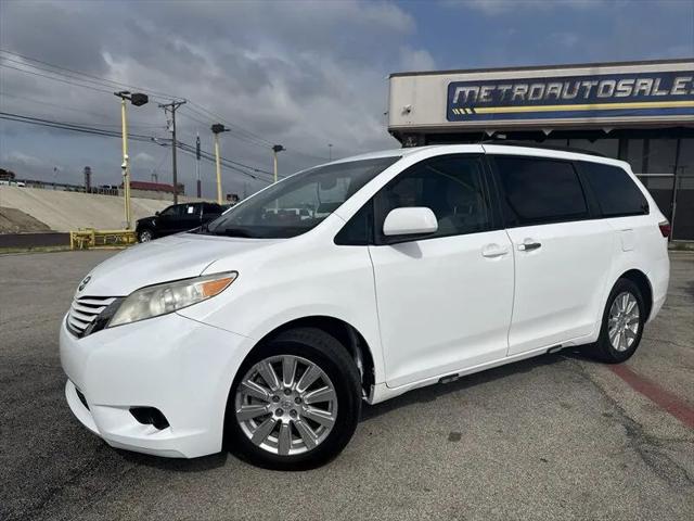 2017 Toyota Sienna LE 7 Passenger