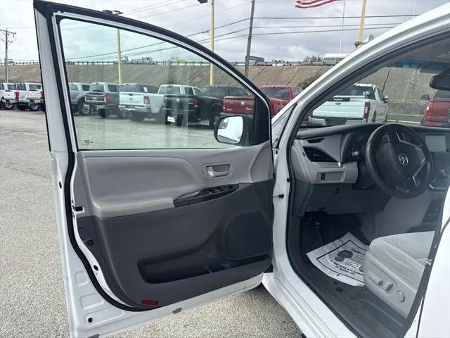 2017 Toyota Sienna LE 7 Passenger