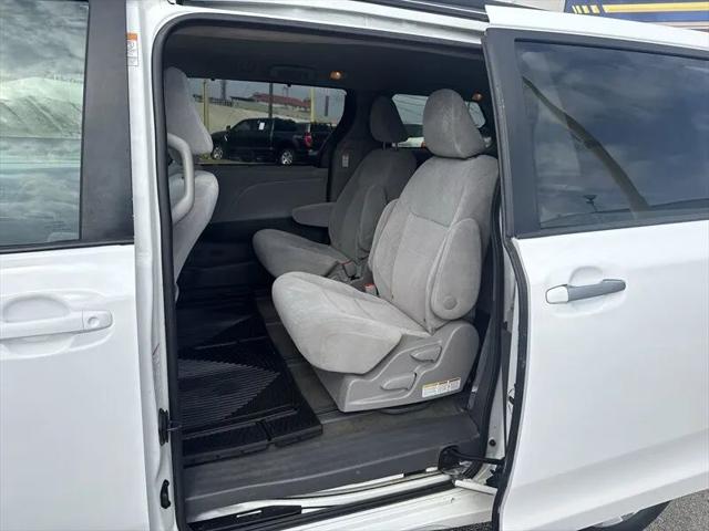 2017 Toyota Sienna LE 7 Passenger